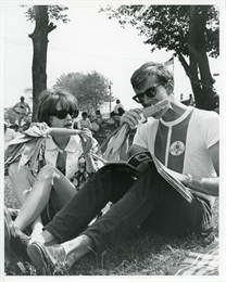 A couple enjoys corn on the cob while watching Road America’s 1967 Can-Am race.