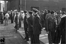 Striking workers and police outside of Plankinton Meat Packing.