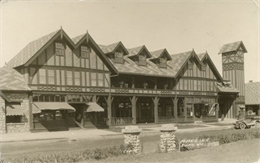Exterior view of the Muskie Inn.