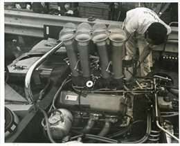 A McLaren M6A with 525 bhp, fuel-injected Chevrolet engine being prepped for the 1967 Road America Can-Am. Photo by Su Kemper.