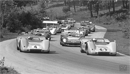 McLaren Chevrolet M6A’s driven by Bruce McLaren (#4) and Denis Hulme (#5) lead the field